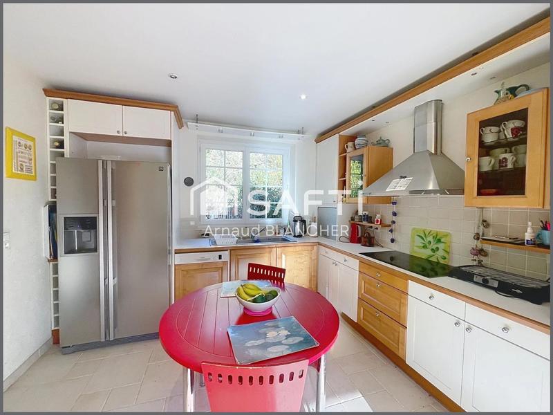 Maison - 230 m² - 8 pièces