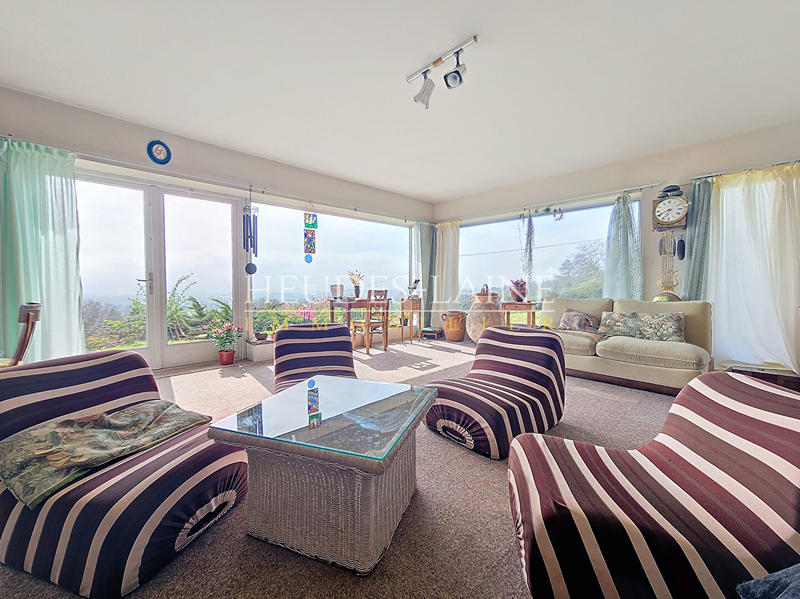 Maison - 232 m² - 7 pièces