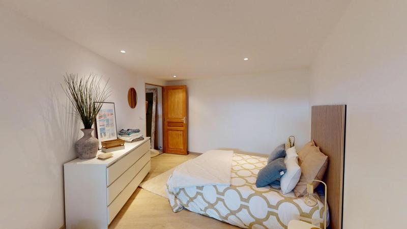 Maison traditionnelle - 276 m² - 8 pièces