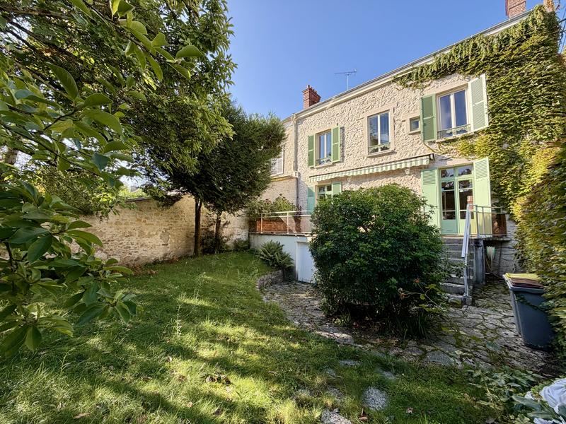 Maison - 201 m² - 7 pièces