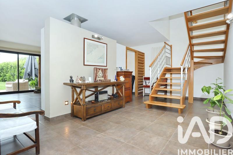 Maison - 237 m² - 8 pièces