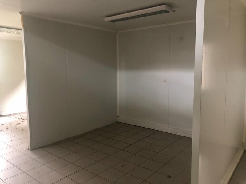 Local d'activité / Entrepôt - 366 m²