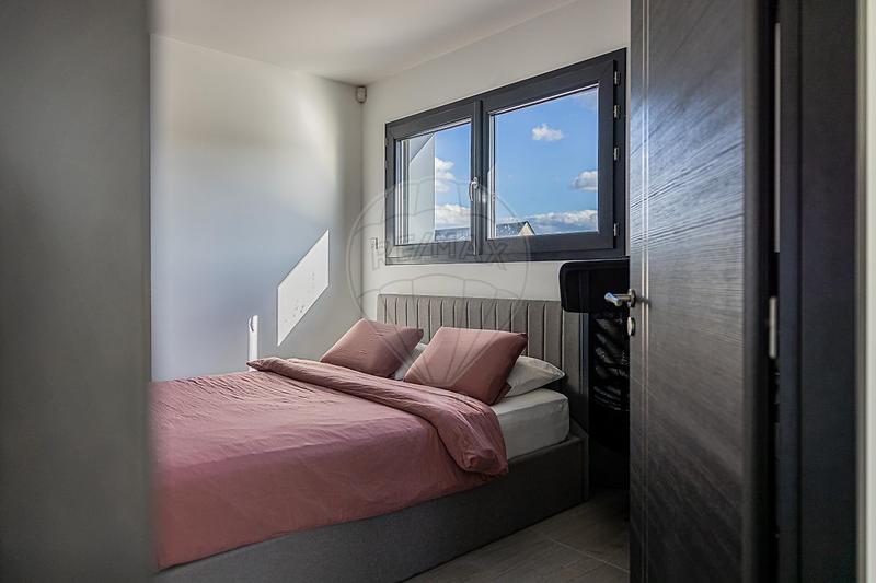 Maison - 222 m² - 7 pièces