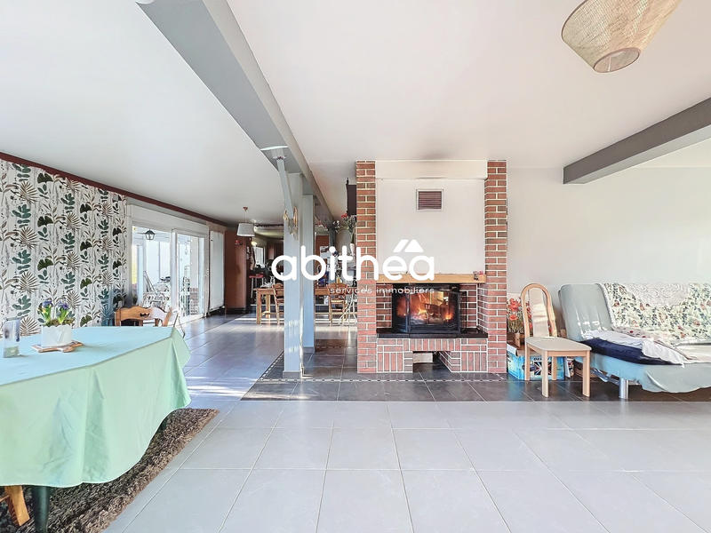 Maison - 225 m² - 9 pièces