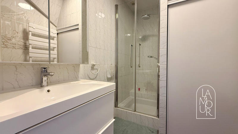 Maison traditionnelle - 193 m² - 9 pièces