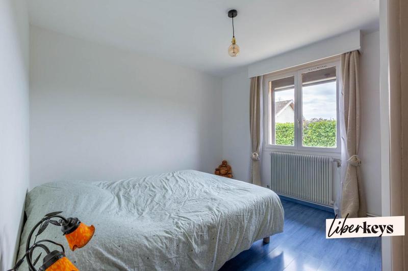 Propriété - 222 m² - 8 pièces