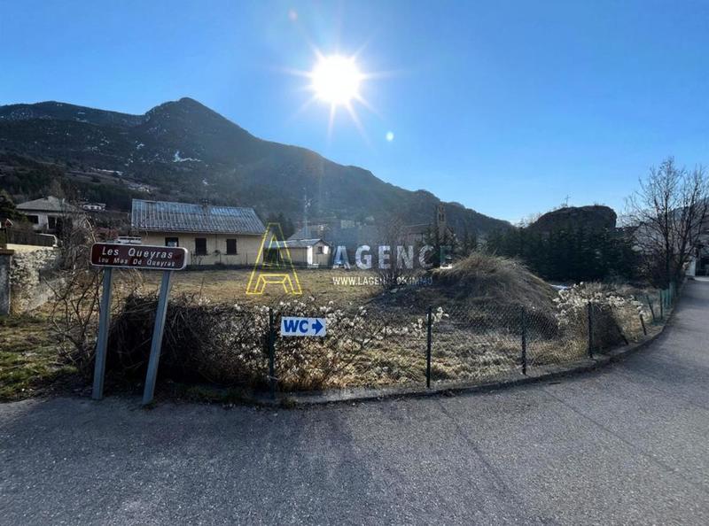 Terrain constructible - 666 m²