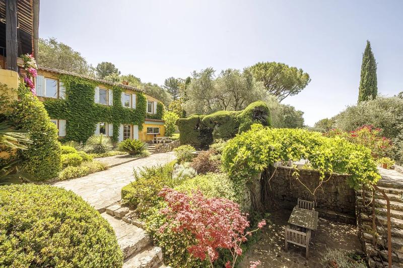 Maison - 368 m² - 10 pièces