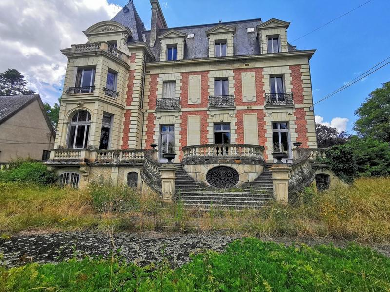 Château - 1 800 m² - 56 pièces