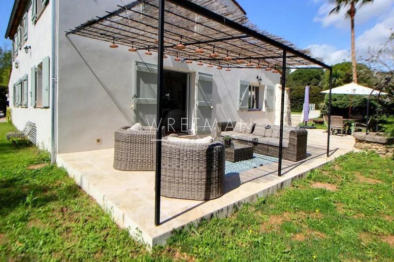 Villa - 218 m² - 7 pièces