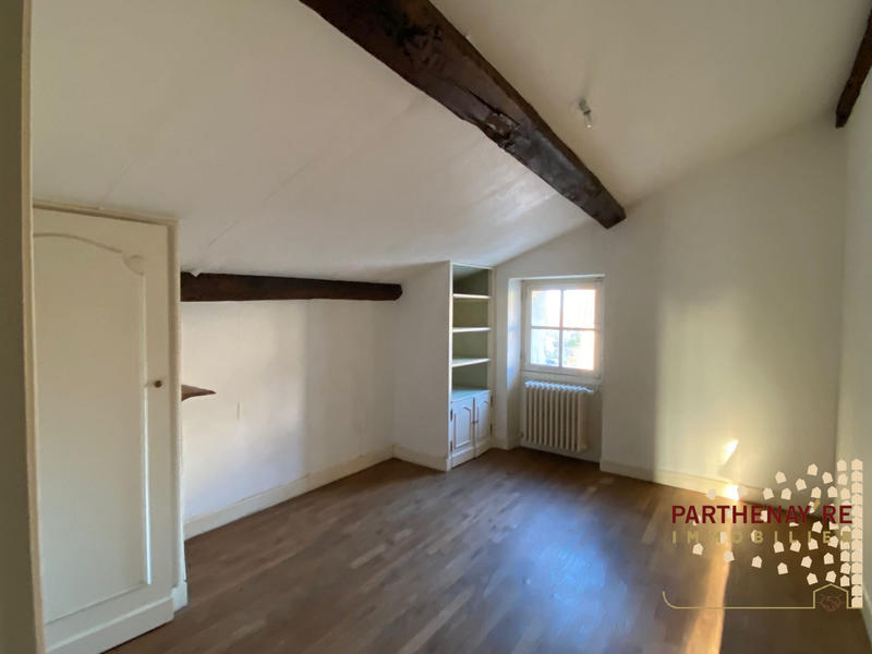 Maison - 220 m² - 8 pièces