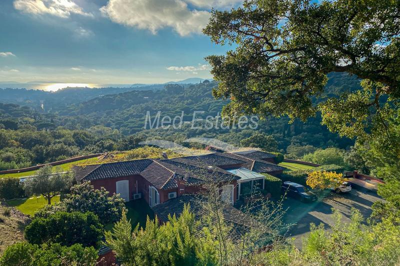 Propriété - 400 m²