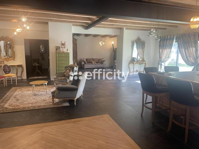 Maison - 550 m² - 5 pièces