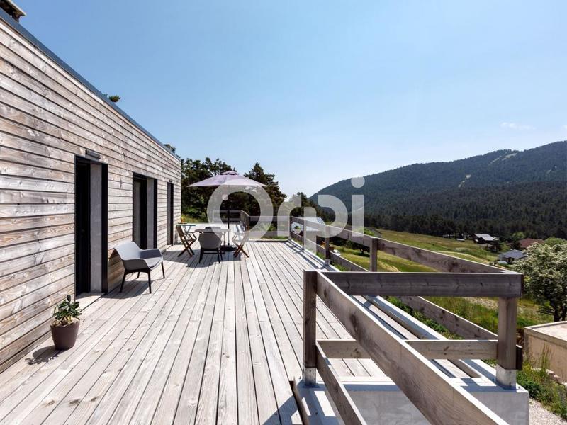 Maison - 250 m² - 6 pièces