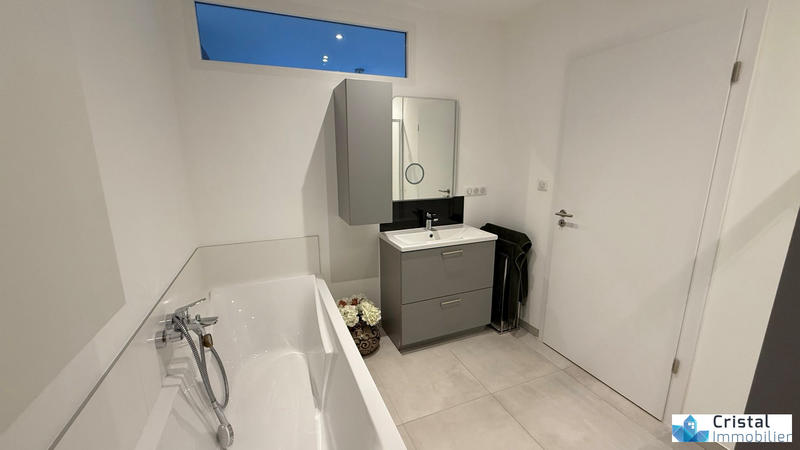 Appartement - 80 m² - 4 pièces