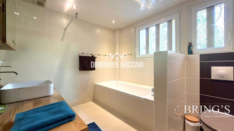 Maison - 200 m² - 7 pièces