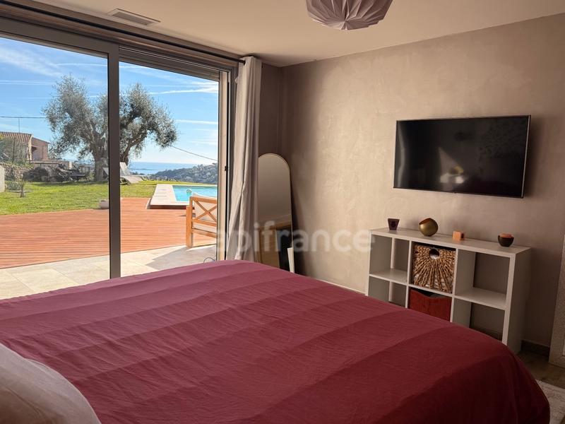 Villa - 180 m² - 6 pièces