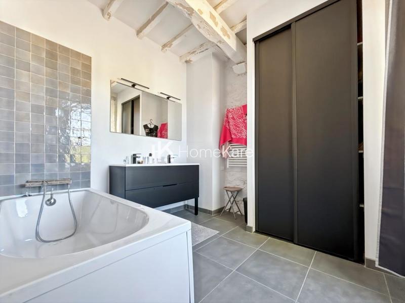 Maison - 360 m² - 7 pièces