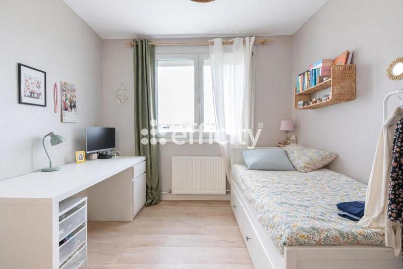 Appartement ancien - 90 m² - 4 pièces