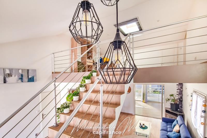 Maison - 220 m² - 6 pièces