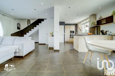 Maison - 93 m² - 5 pièces