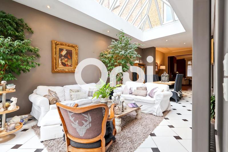 Maison de ville - 255 m² - 7 pièces