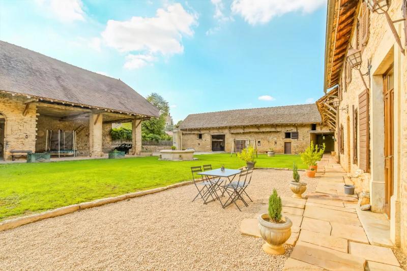 Maison - 340 m² - 10 pièces