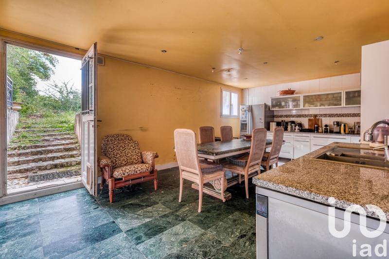 Maison - 200 m² - 8 pièces