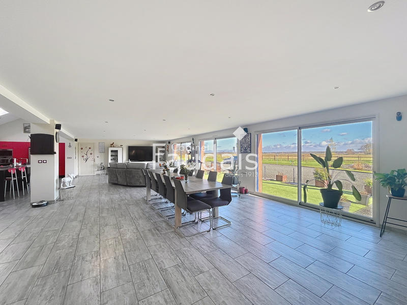 Maison - 246 m² - 8 pièces