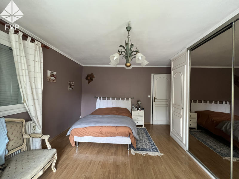 Maison - 246 m² - 7 pièces