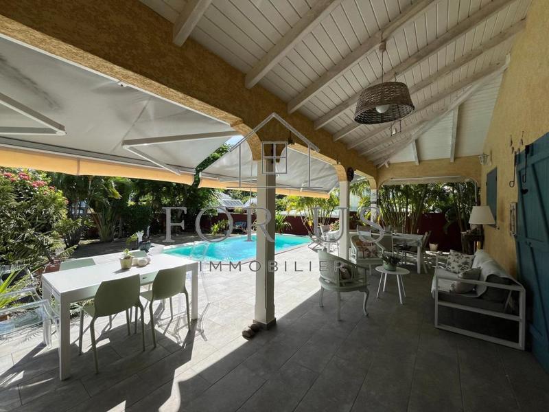 Maison - 95 m² - 5 pièces