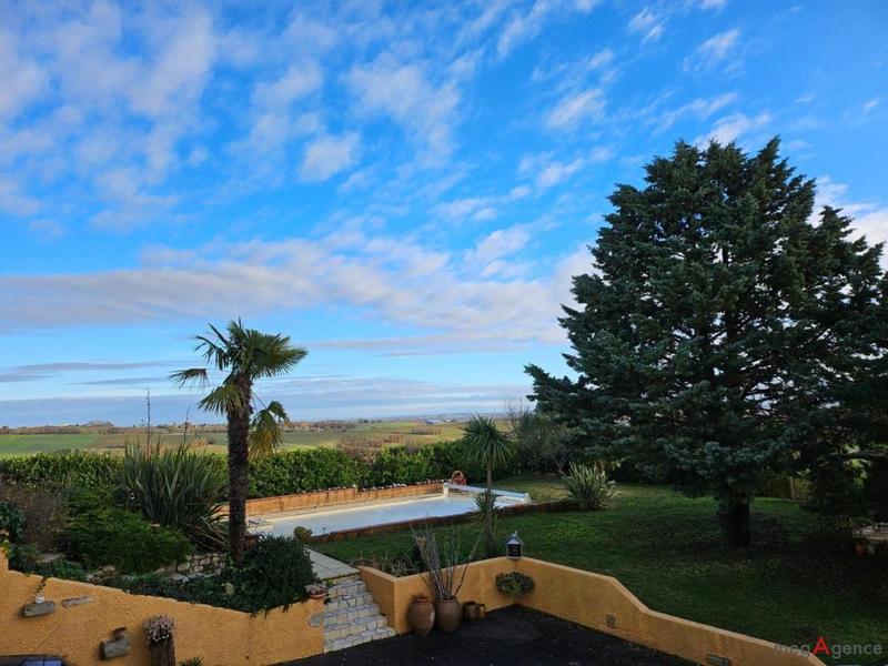 Maison - 218 m² - 6 pièces