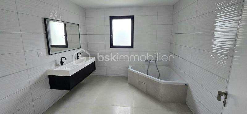 Maison - 177 m² - 6 pièces