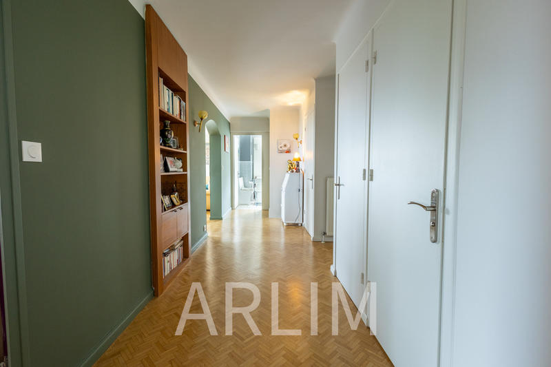 Maison - 141 m² - 9 pièces