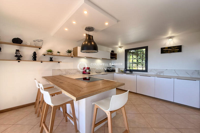 Villa - 249 m² - 8 pièces