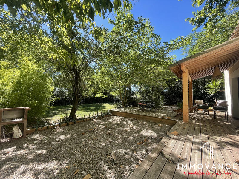 Maison - 747 m² - 23 pièces