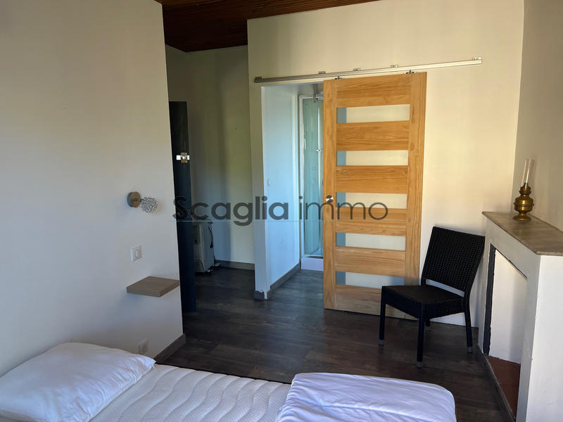 Maison - 250 m² - 8 pièces