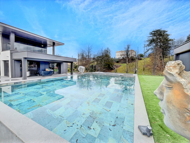 Villa - 250 m² - 6 pièces