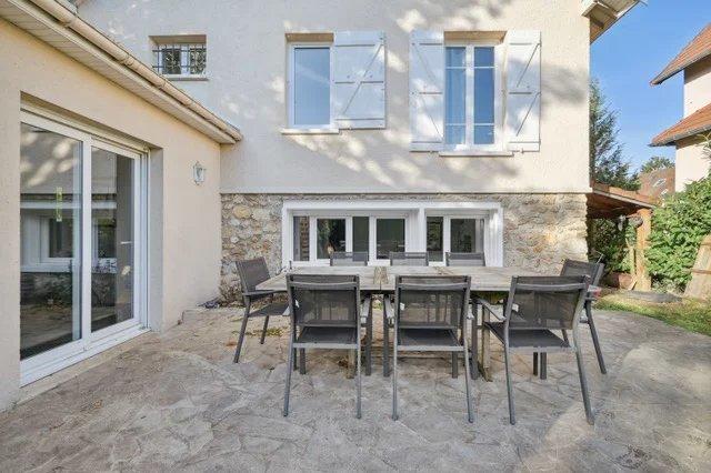 Maison - 181 m² - 7 pièces