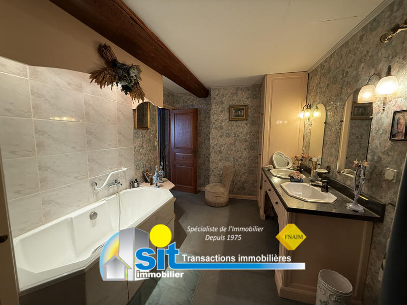 Maison - 265 m² - 8 pièces