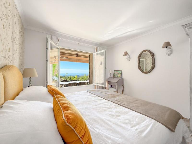 Maison - 250 m² - 6 pièces