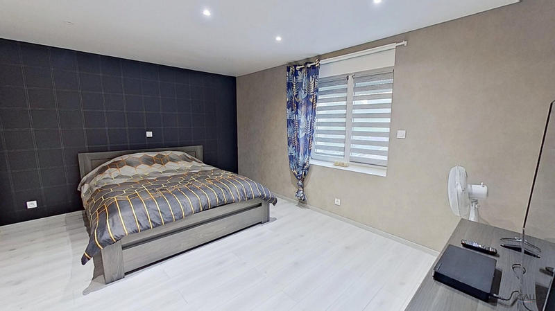 Maison - 180 m² - 7 pièces