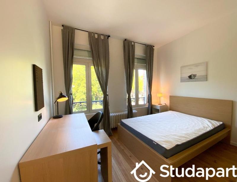 Chambre - 300 m² - 1 pièce