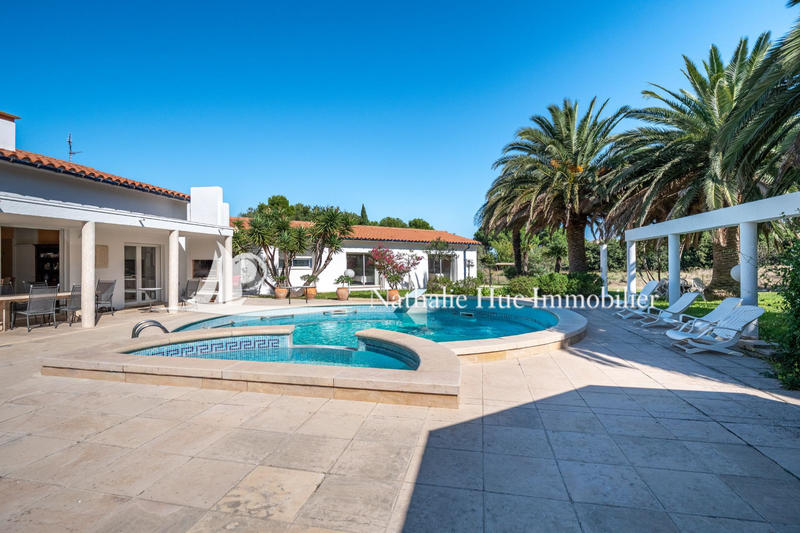 Maison - 256 m² - 7 pièces