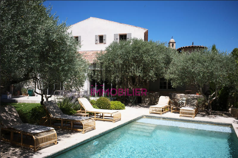 Maison - 460 m² - 12 pièces