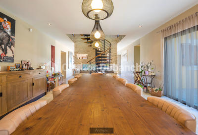 Demeure - 393 m² - 13 pièces