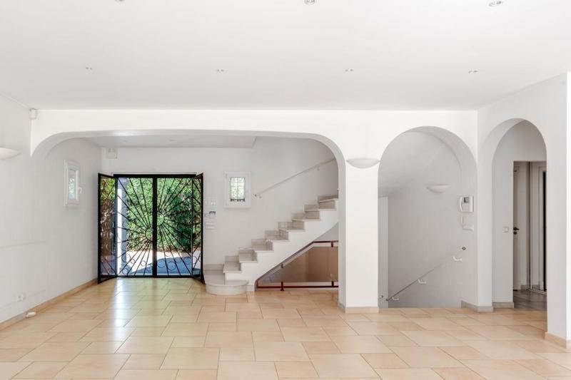 Villa - 303 m² - 6 pièces