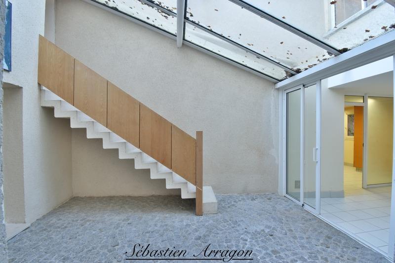 Maison - 460 m² - 14 pièces