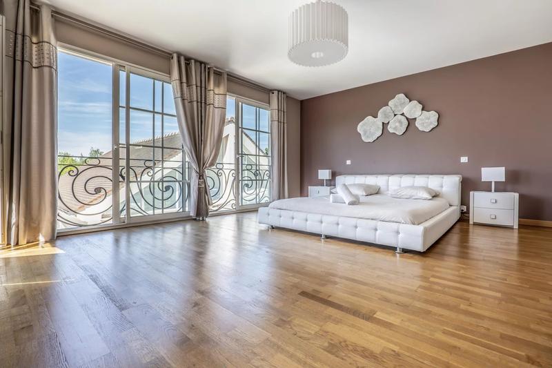 Maison contemporaine - 733 m² - 15 pièces