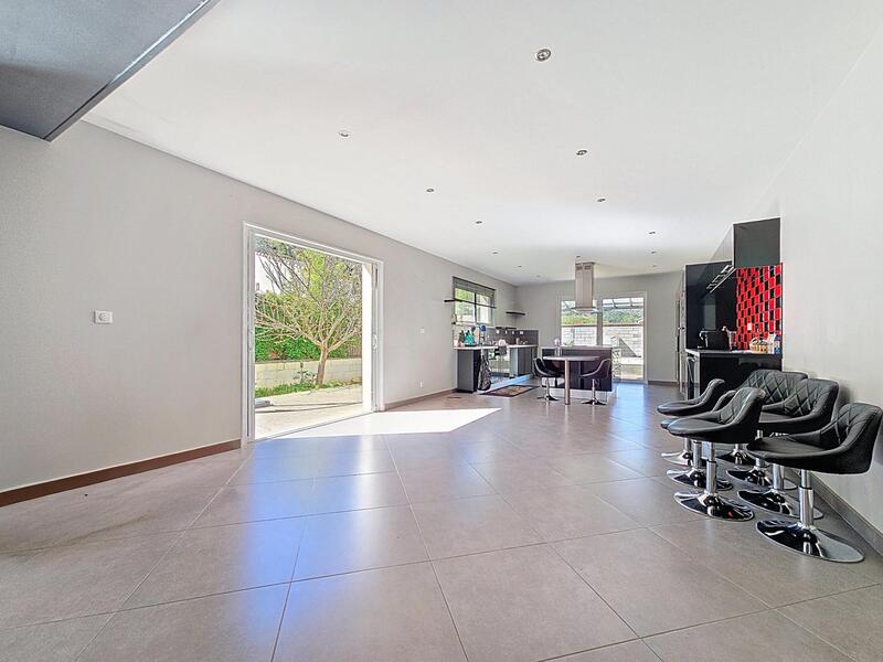 Villa - 159 m² - 6 pièces